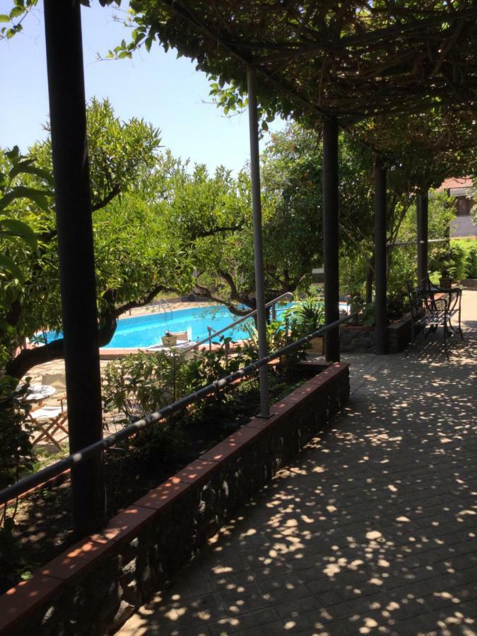 Villa Con Piscina Маскалуча Экстерьер фото
